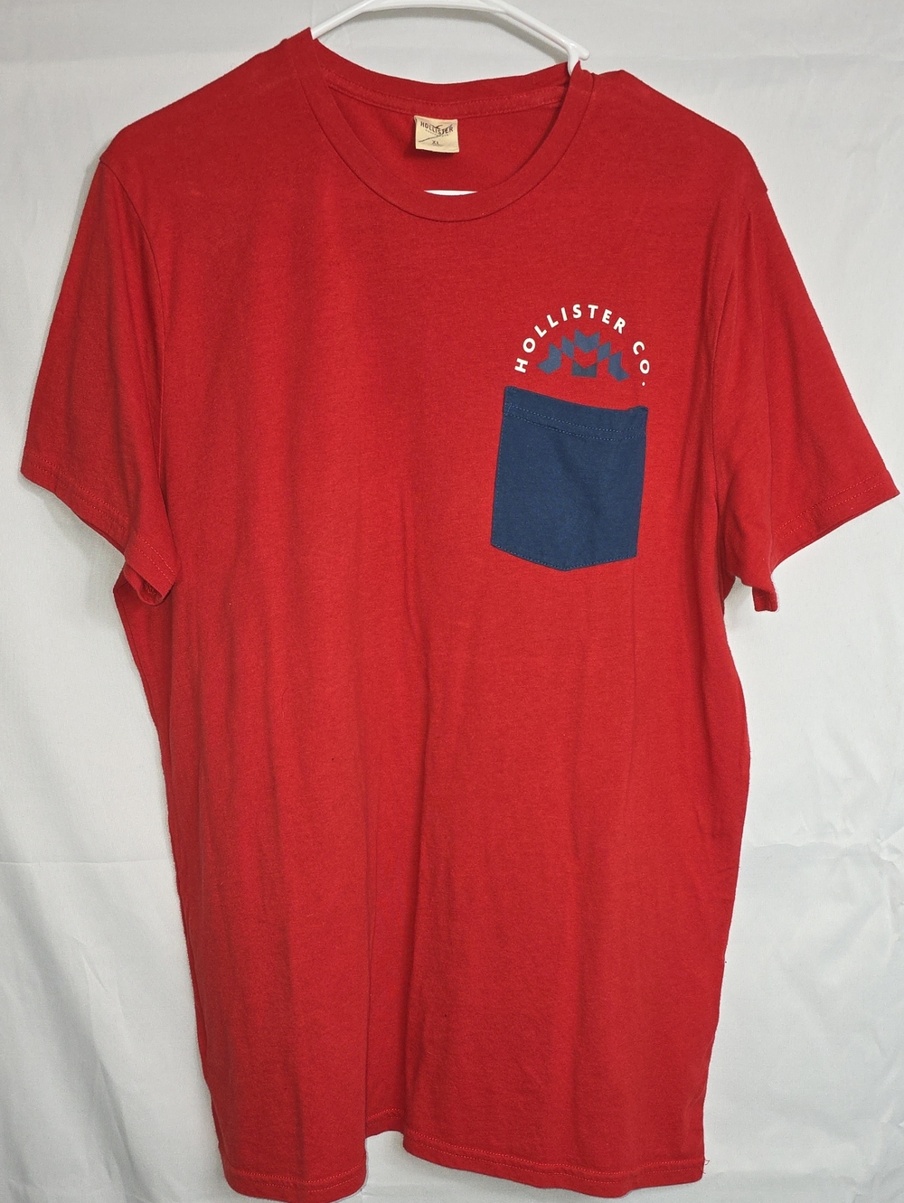 Hollister Red Short-Sleeve Tee with Navy Chest Pocket Mens Size XL (M203)
